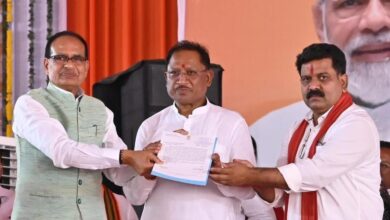 Mor Awaas Mor Adhikaar: Union Minister handed over the acceptance letter of 3 lakh 700 PM houses to the Chief Minister, Union Minister Chauhan participated in the “More Housing More Rights” program organized in Ambikapur