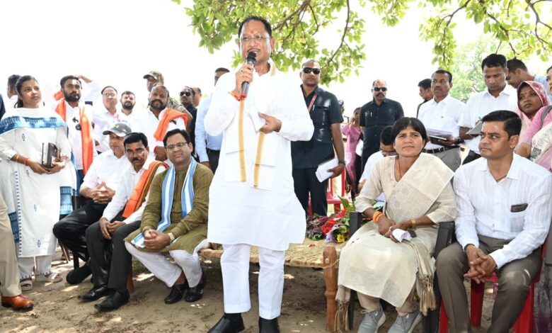 Sushasan Tihar 2025: Dialogue and solution is happening in Vishnu's good governance, CM took stock of the solution camp under Sushasan Tihar-2025, Chief Minister reached village Aamagohan in Bilaspur district and interacted with the villagers