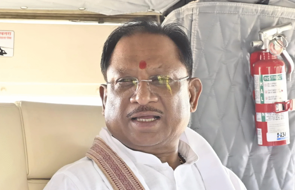 CM Vishnu : मुख्यमंत्री विष्णु देव साय रायपुर से सुशासन तिहार के दौरे पर हेलीकाप्टर से रवाना