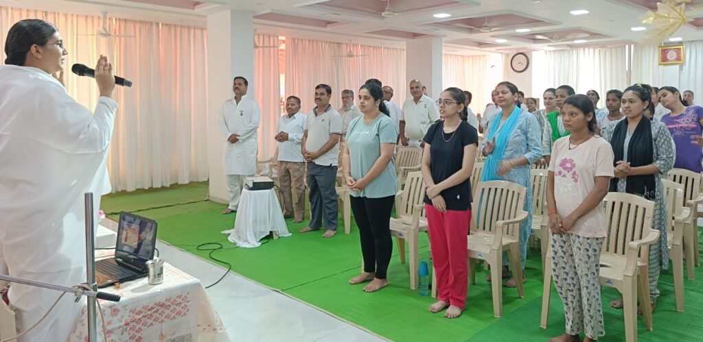 Brahma Kumari Institute : देवेन्द्र नगर में ब्रह्माकुमारी संस्थान द्वारा राजयोग अनुभूति शिविर…अपनी खुशी का रिमोट दूसरों के हाथों में न सौपें … ब्रह्माकुमारी अदिति दीदी