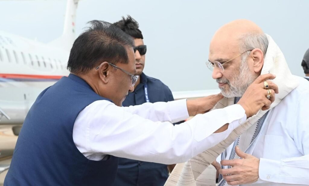 Courtesy Visit : केंद्रीय गृह मंत्री अमित शाह के छत्तीसगढ़ आगमन पर मुख्यमंत्री विष्णुदेव साय ने स्वामी विवेकानंद एयरपोर्ट पर किया स्वागत