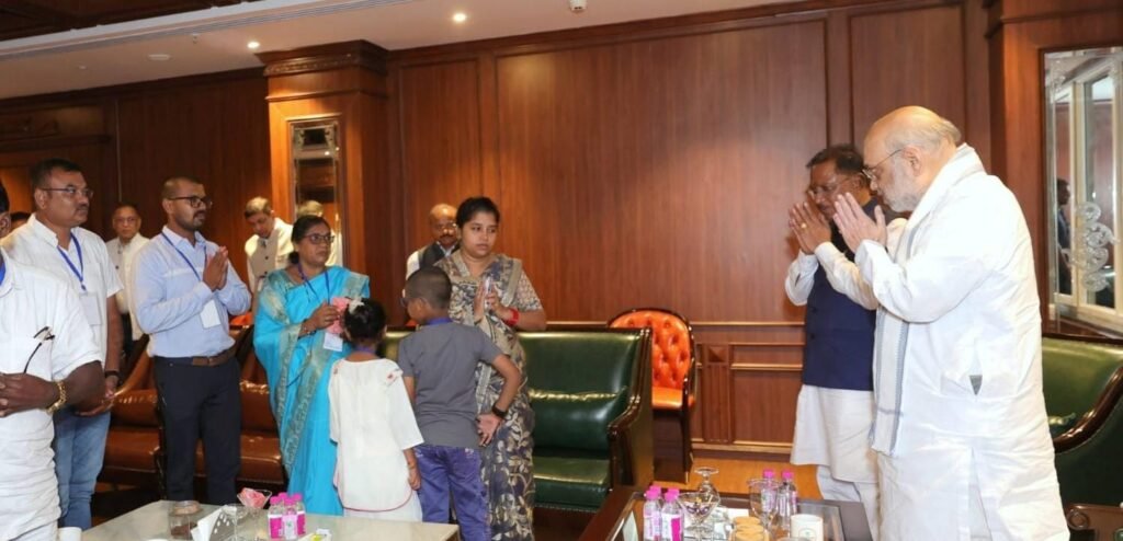 Tribute to Martyrdom : केंद्रीय गृह मंत्री अमित शाह ने शहीद आकाश राव गिरिपुंजे के परिजनों से की मुलाकात