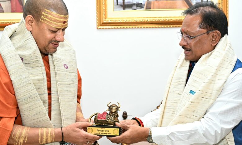 Courtesy Meet: Niranjan Peethadheeswar Mahamandaleshwar Dr. Swami Kailashanand Giri Ji Maharaj made a courtesy visit to Chief Minister Vishnu Dev Sai