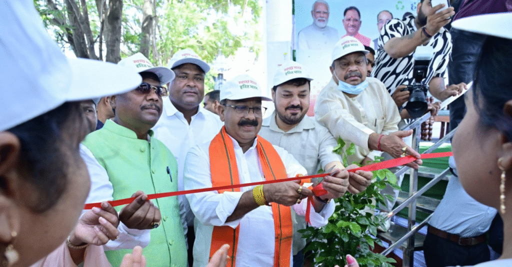 Green Cleanliness Drive : उप मुख्यमंत्री ने ‘हरित स्वच्छता अभियान’ का किया प्रदेशव्यापी शुभारंभ, वन मंत्री केदार कश्यप, विधायकगण मोतीलाल साहू, पुरंदर मिश्रा, अनुज शर्मा और महापौर मीनल चौबे भी शुभारंभ कार्यक्रम में हुईं शामिल