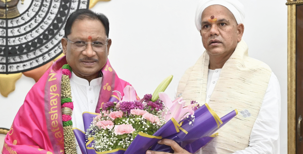 Courtesy Meet : मुख्यमंत्री साय से पं. रविशंकर जी महाराज रावतपुरा सरकार ने की सौजन्य मुलाकात