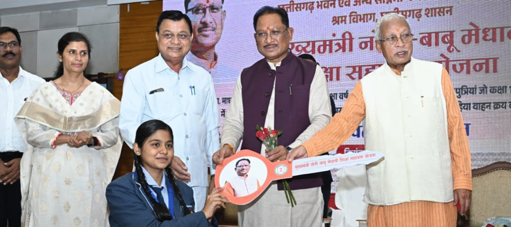 CM Vishnu : श्रमिक परिवारों के सशक्तिकरण और उत्थान के लिए समर्पित है हमारी सरकार, मुख्यमंत्री ने 38 हजार श्रमिकों के खातों में ऑनलाइन अंतरित किए 19.71 करोड़ की सहायता राशि