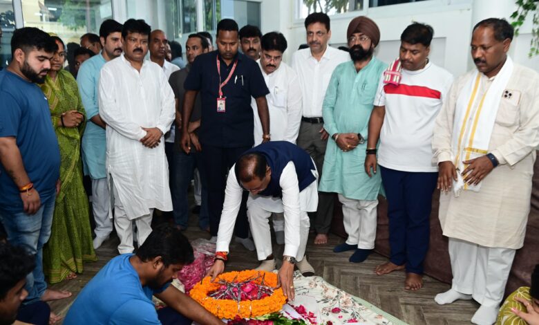 CM Vishnu Dev paid tribute to late Nikhil Kashyap...met the bereaved family