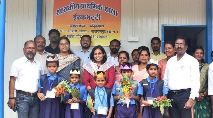 Niyad Nella Nar Yojana : ईरकभट्टी के बच्चों की आँखों में लौटी चमक, बंद स्कूल में फिर से गूंजे क, ख, ग…..नियद नेल्ला नार और युक्तियुक्तकरण से माओवाद प्रभावित गाँव में लौटी शिक्षा की रौशनी