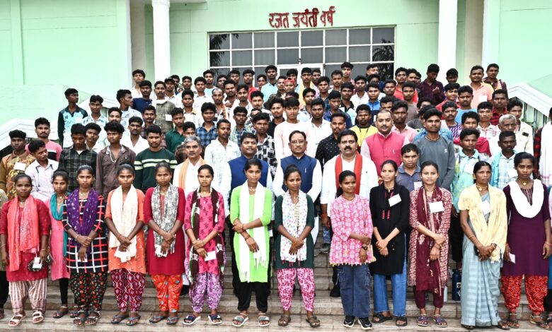 CM Vishnu: Government is committed to ensure a golden future for the children of Bastar, Chief Minister Sai had a cordial meeting with the children of Sukma district who had come on an educational tour