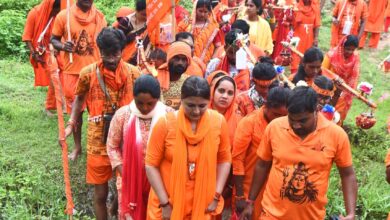 CG NEWS: Pandaria MLA Bhavna Bohra presented a unique example of Sanatan culture in the month of Sawan, completed 151 km Kanwar Yatra from Amarkantak to Bhoramdev, Chief Minister Vishnu Dev Sai ji called and encouraged Bhavna Bohra and Kanwariyas.