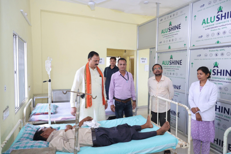 Health Minister Shyam Bihari Jaiswal: Health Minister Shyam Bihari Jaiswal conducted a surprise inspection of the Primary Health Center Banjaridad, talked to the patients admitted in the hospital, took stock of the facilities