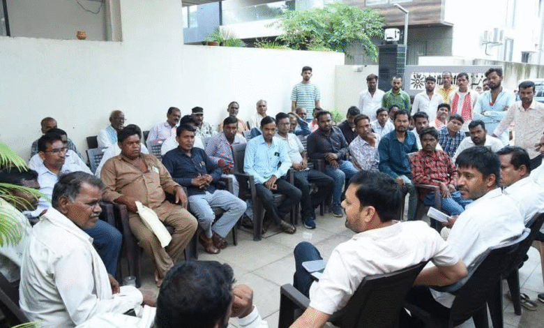 MLA Anuj: Villagers submitted a memorandum to the MLA for public hearing of Nalwa Steel and Power Limited and cancellation of the said project, you do not worry, your MLA is always with you - Anuj