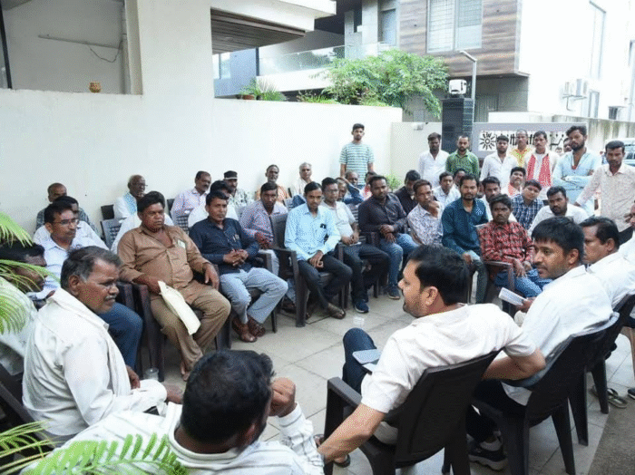 MLA Anuj: Villagers submitted a memorandum to the MLA for public hearing of Nalwa Steel and Power Limited and cancellation of the said project, you do not worry, your MLA is always with you - Anuj