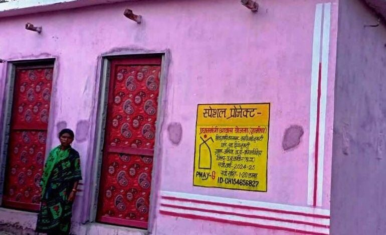 CG Special Project: Three thousand PM houses are being built for Naxal-affected families and surrendered Naxalites. Despite the inaccessible area and difficult geographical conditions, Sodi Hungi and Dashri Bai's house was completed in just three months