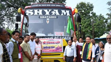 Shri Ram Lala Darshan Yojana: Holy journey from Basna to Ayodhya Dham, MLA Dr. Sampat Agarwal flagged off the bus, MLA Dr. Sampat Agarwal showed the path of devotion, 158 pilgrims left from Basna for Ayodhya Dham Shri Ram Lala Darshan