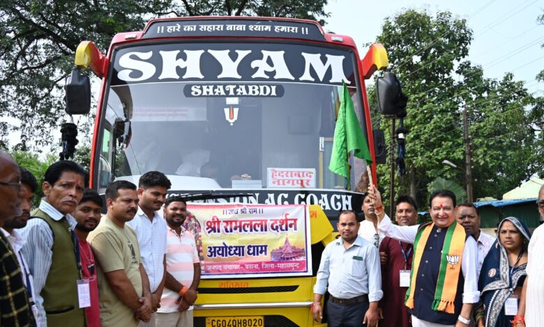 Shri Ram Lala Darshan Yojana: Holy journey from Basna to Ayodhya Dham, MLA Dr. Sampat Agarwal flagged off the bus, MLA Dr. Sampat Agarwal showed the path of devotion, 158 pilgrims left from Basna for Ayodhya Dham Shri Ram Lala Darshan