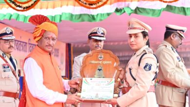 Independence Day: Chief Minister honoured 35 police officers and jawans with police medals, 11 with Police Medal for Gallantry, 01 with President's Police Medal, 11 with Police Medal for Meritorious Service, 05 with Correctional Service Medal, 01 with Home Guard and Meritorious Service Medal and 06 officers and employees were decorated with State Level and Director General of Police Medals