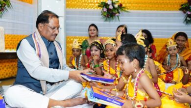 Janmashtami: Chief Minister Vishnu Dev Sai celebrated Janmashtami with great joy in the Chief Minister's residence with the little Bal Gopals, the Chief Minister's residence was filled with the antics of the little Bal Gopals