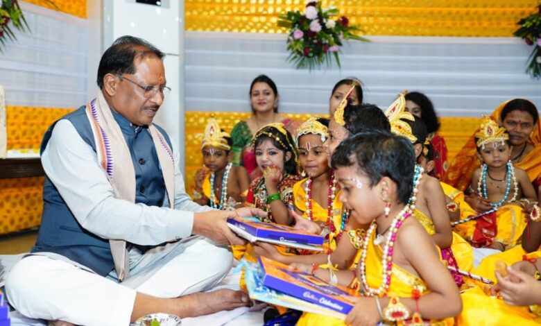 Janmashtami: Chief Minister Vishnu Dev Sai celebrated Janmashtami with great joy in the Chief Minister's residence with the little Bal Gopals, the Chief Minister's residence was filled with the antics of the little Bal Gopals