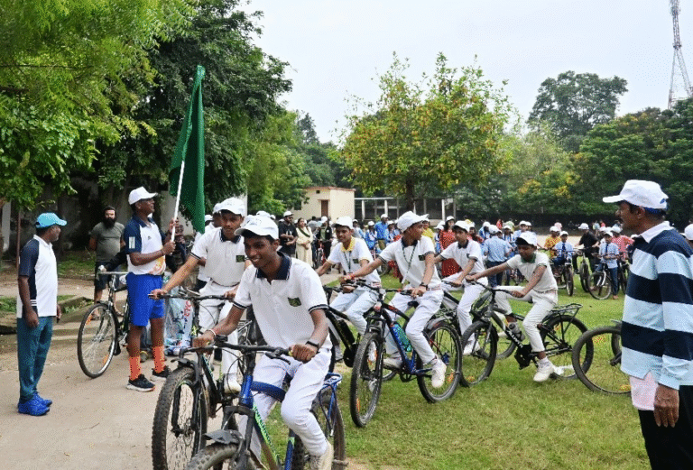 National Sports Day: Cycle rally organised on National Sports Day, school students and more than 300 players participated, enthusiastic participation of school students under Fit India "Sundays on Cycle"
