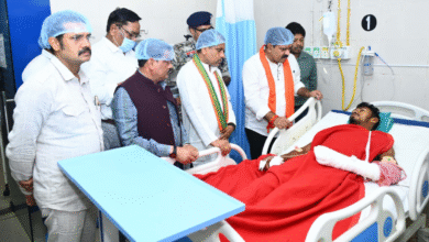 Deputy CM Vijay Sharma: Deputy Chief Minister Vijay Sharma reached the Medical College Hospital and met the villager injured in the ID blast and the soldier injured in the bear attack and asked about their health.