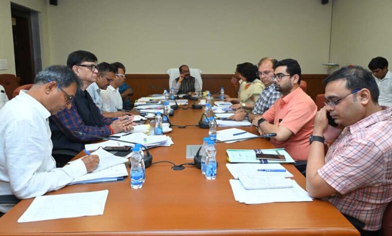 Review Meet: Big news...every ward will be illuminated before Diwali...! Special focus on street lighting...strict orders from Deputy CM