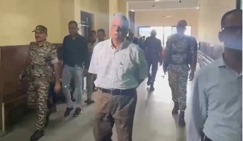 Naan Scam: Retired IAS officer Alok Shukla arrested after surrendering in court... A 28-day remand is sought... Anil Tuteja is also expected to appear soon. Video