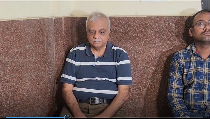 Naan Scam Twist : रिटायर्ड IAS आलोक शुक्ला विशेष अदालत में किया सरेंडर…कल कोर्ट ने नहीं लिया था सरेंडर…यहां देखें Video