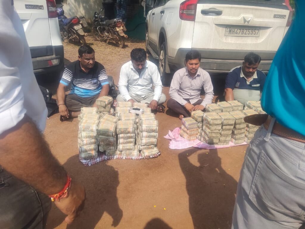 Police Action : रायपुर से गुजरात जा रही कार में मिले 500-500 नोटों का जखीरा…! पुलिस की तत्परता से बड़ी खेप जब्त…4 अरेस्ट…यहां देखें