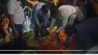 Tragic Road Accident: A tragic accident...! A Bolero collided with a tree and fell into a well... 4 sadhus died... CM expressed grief... Watch the painful scene here. VIDEO