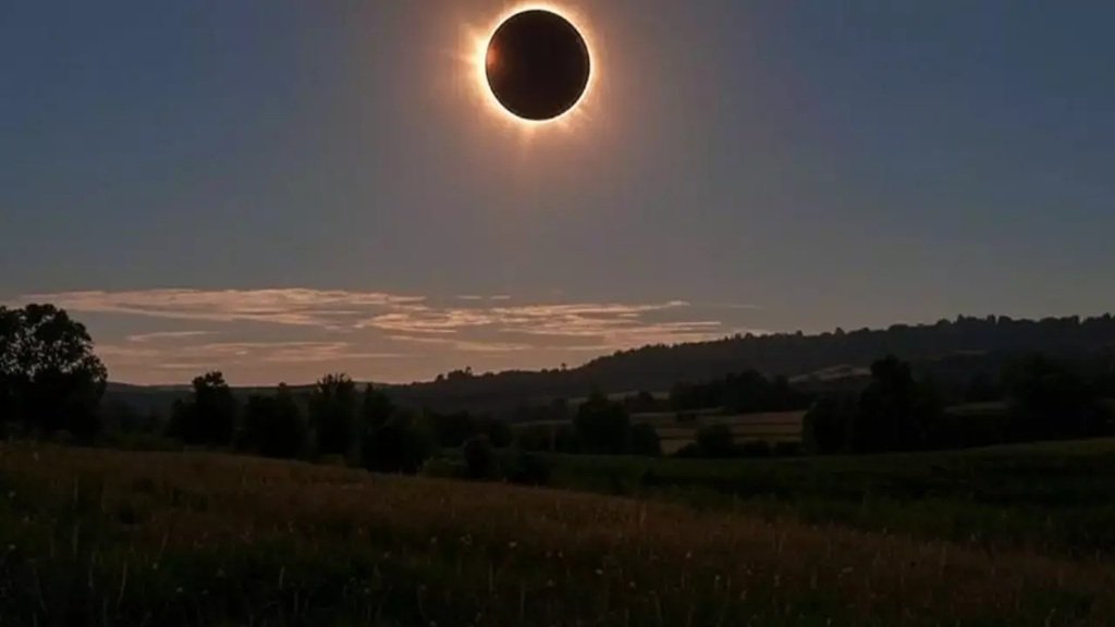 Surya Grahan : शारदीय नवरात्र पर सूर्य ग्रहण की छाया…! घटस्थापना से पहले हर घर में ये 3 काम जरूर करें…बिंदुवार यहां देखें