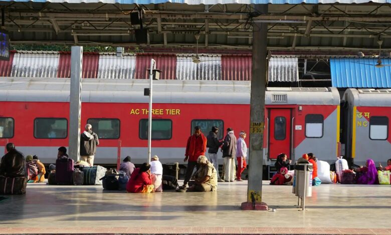 Railway Ticket Booking: A major change in railway ticket booking...! Important news for passengers traveling home for Diwali and Chhath...! Aadhaar will be mandatory for general reservations from October 1st... See here.