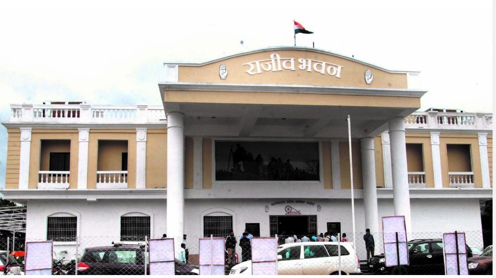 Alcohol Scandal : शराब घोटाला मामले में ED पहुंची कांग्रेस भवन…भड़के Ex CM भूपेश बघेल ने कहा…?