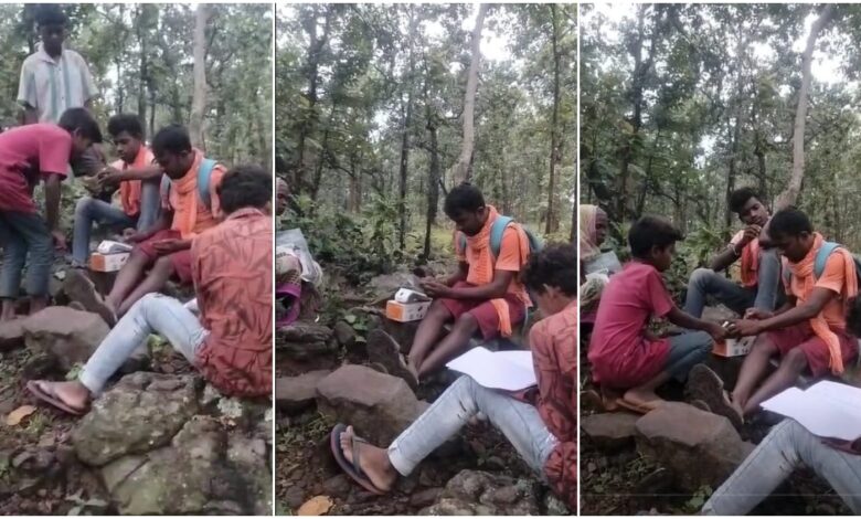 Network Problem: Shocking scenes emerge from this village in Surajpur...! People have to go into the jungle to complete e-KYC for rations... Basic amenities pose a major challenge... Watch the video here.