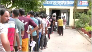 Peon Job: This news will shock you! A frightening picture of unemployment… See here: People from PhDs to B.Tech graduates queuing up for interviews for peon jobs.