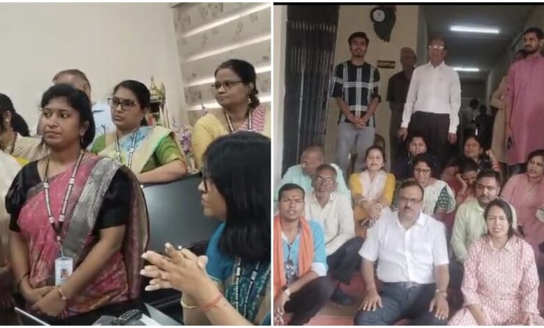Big news from Raipur during the sacred festival of Navratri…! A sensation erupted at Adarsh Vidyalaya after a sacred thread was cut and a tilak was erased… Family members and Hindu organizations protested fiercely… Watch the video here.