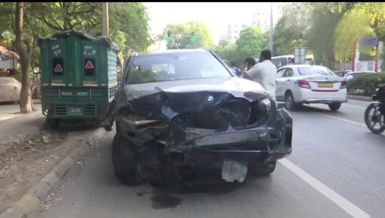 Accident with BMW Car: Deputy Secretary of Finance Ministry dies in a painful road accident...! Wife is serious... Watch the video here