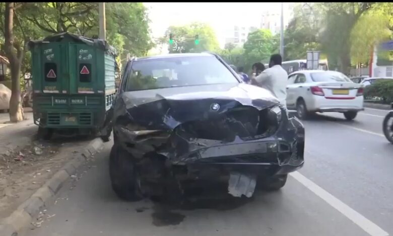 Accident with BMW Car: Deputy Secretary of Finance Ministry dies in a painful road accident...! Wife is serious... Watch the video here
