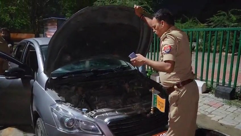 Crushed by Car : कांकेर में चौंकाने वाली घटना…कार पर लिखा MLA नरहरपुर…! 3 लोगों को कुचला..प्रशासन ने किया साफ़- नहीं है कोई विधानसभा क्षेत्र