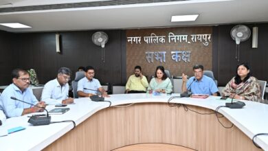 Market Redevelopment Plan: Preparations to give a new look to the Naveen Market which has been operational since 1973...! Plan shared with Mayor Meenal Chaubey...43 traders participated...Watch the video here