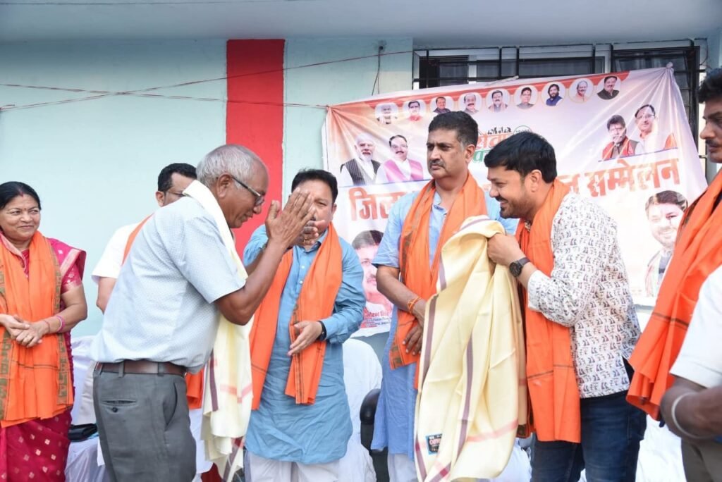 Seva Pakhwada : धरसींवा में भाजपा का ‘प्रबुद्ध जन सम्मेलन’ संपन्न…! समाज के बुद्धिजीवियों से मिला संवाद का मंच