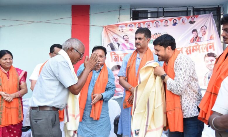 Seva Pakhwada: BJP's "Enlightened People's Conference" concludes in Dharsiwa...! A platform for dialogue with intellectuals of society