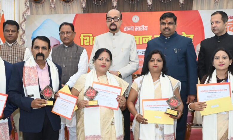 State Level Teachers Felicitation Ceremony: State level teachers felicitation ceremony organized at Raj Bhavan…A teacher is a role model for his students: Governor Ramen Deka, Life is incomplete without education- Chief Minister Say