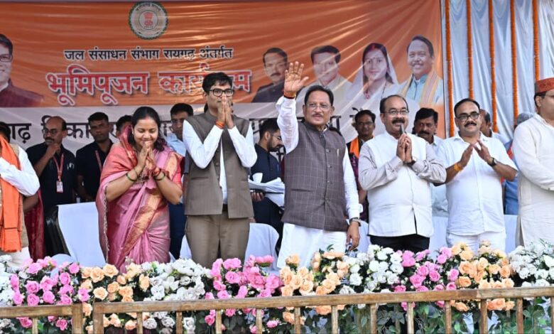 Raigarh: Chief Minister Sai inaugurated the construction of the Byang Anicut-cum-Causeway project; the project, costing 38 crore rupees, will improve irrigation and transportation facilities; a solar power plant and a pipeline system will provide irrigation to an area of ​​100 hectares.