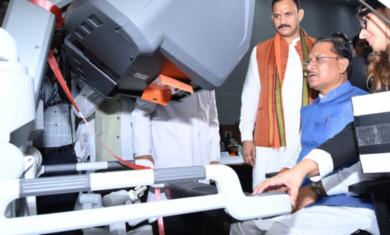 Robotic Surgical System: Chief Minister inaugurates 'Dev Hast' robotic surgical system at AIIMS Raipur; A fully-equipped family accommodation facility will be built at AIIMS Raipur for patients' relatives – Chief Minister Sai; Chief Minister himself performed the first dry-run dissection using the 'Dev Hast' system.