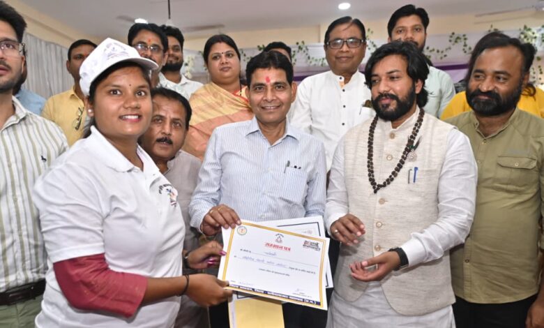Revenue Minister Tank Ram Verma: Providing employment to youth is the first priority of the government, AI hub and technical education will open new doors of employment in Chhattisgarh - Guru Khushwant Saheb, 60 youth got employment under 'Hum Honge Kamyaab Abhiyan' and 15 youth got employment from the district employment office.