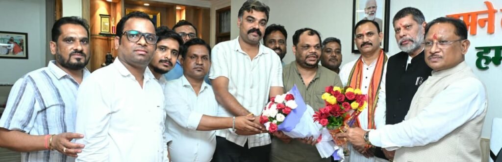 CM Vishnu : एनएचएम कर्मचारियों द्वारा हड़ताल समाप्त करने का निर्णय स्वागतयोग्य, मुख्यमंत्री से छत्तीसगढ़ प्रदेश एनएचएम कर्मचारी संघ के प्रतिनिधिमंडल ने की मुलाकात