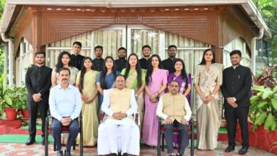 CM Vishnu: State Administrative Service officers play a vital role in solving public problems. Trainee officers of the State Administrative Service paid a courtesy call on Chief Minister Vishnu.