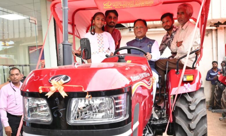 GST Savings Festival: Farmers in Chhattisgarh, known as the rice bowl, benefited from the GST reforms. Chief Minister Vishnu Dev Sai visited a tractor showroom during the GST Savings Festival and had a cordial conversation with the farmers.