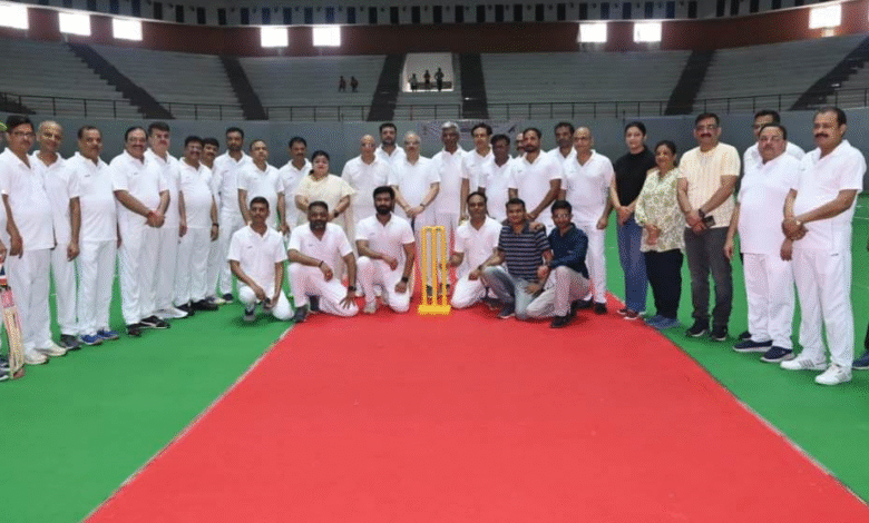 Friendship Cricket Match: A friendly cricket match was organized between the Hon'ble Judges of the Chhattisgarh High Court and members of the Bar Association to commemorate its silver jubilee.